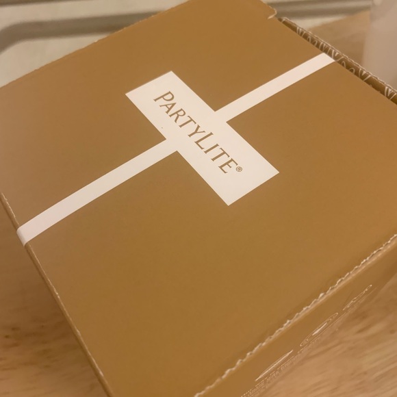 NWT PartyLite Honey and Amber Scent Candle - Picture 5 of 11